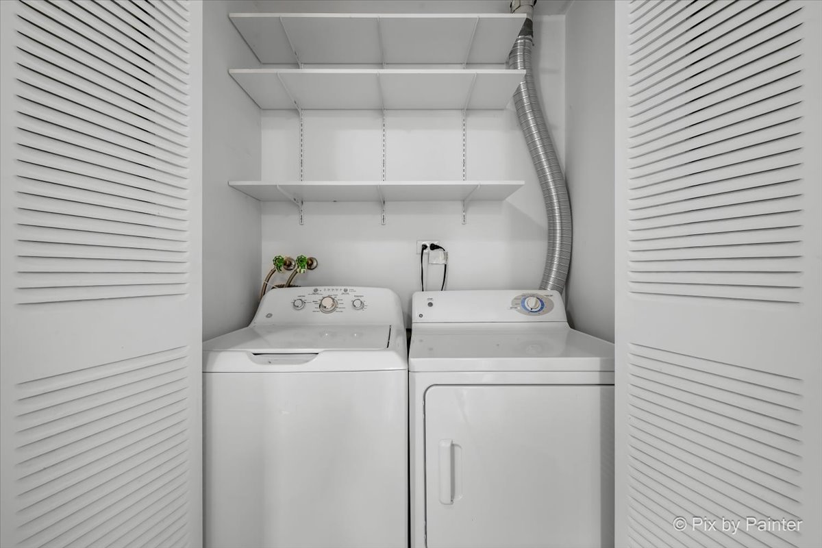 20 Red Oak Trail Cary, IL 60013 - Photo 20 of 27 a utility room with dryer and washer