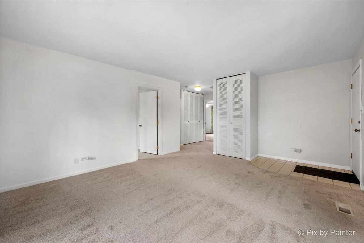 20 Red Oak Trail Cary, IL 60013 - Photo 5 of 27 a view of an empty room