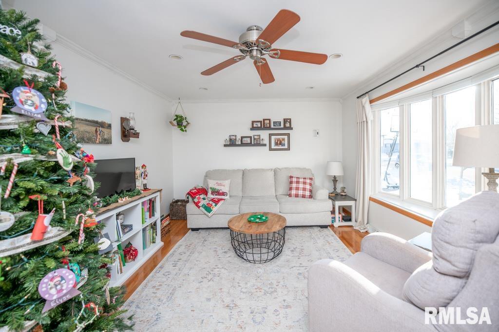 308 Paris Avenue Morton, IL 61550 - Photo 4 of 54