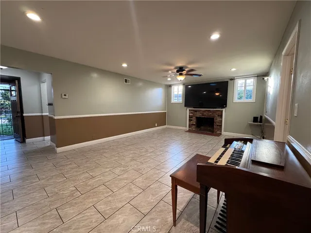 a view of a livingroom with furniture