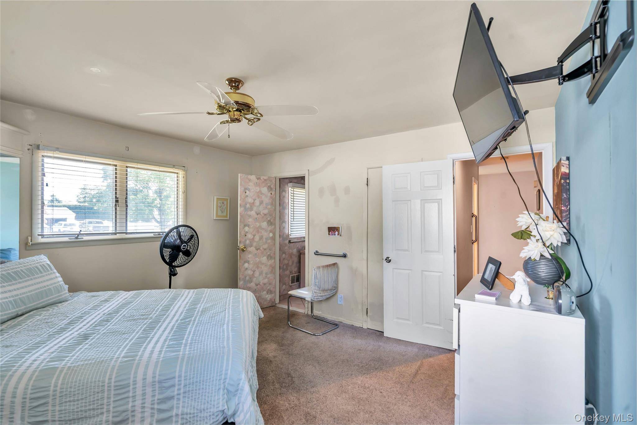 33 Cameo Road Commack, NY 11725 - Photo 11 of 24