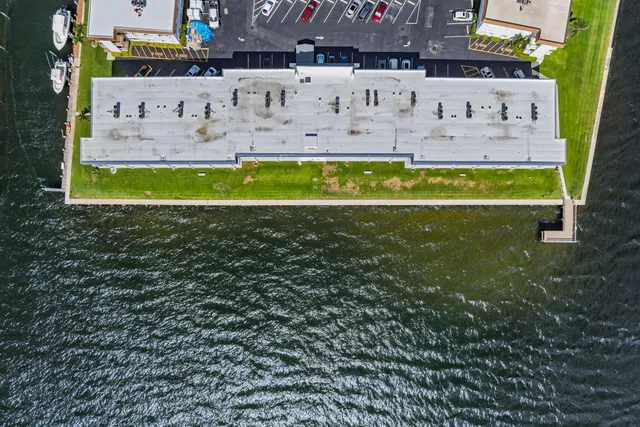 $2,000 | 100 Shore Court, Unit 105, North Palm Beach, FL 33408