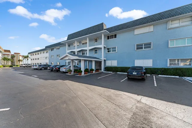 $2,000 | 100 Shore Court, Unit 105, North Palm Beach, FL 33408