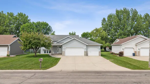 $369,900 | 1907 33rd Street South, Moorhead, MN 56560