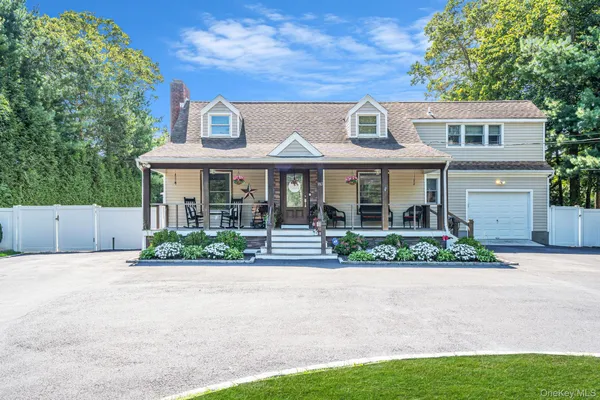 $859,000 | 183 Old Country Road, Speonk, NY 11972