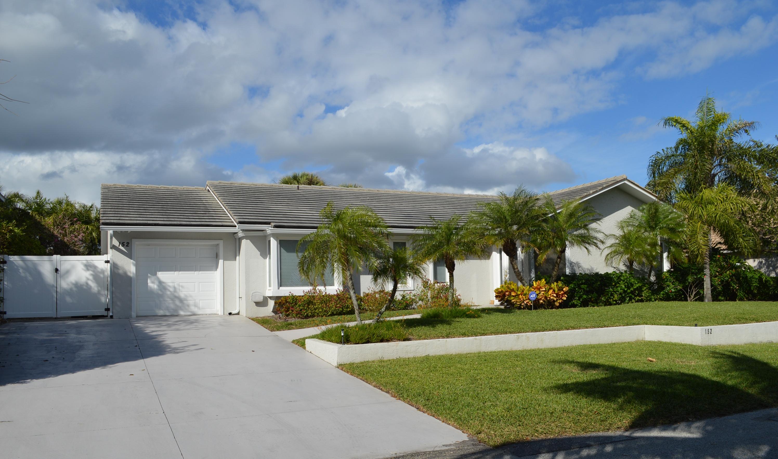 152 Beacon Lane Jupiter Inlet Colony, FL 33469 - Photo 3 of 15 DSC_0068