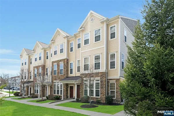 $449,000 | 10 Iris Lane, Unit 605, Garfield, NJ 07026