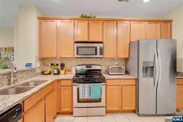 $449,000 | 10 Iris Lane, Unit 605, Garfield, NJ 07026