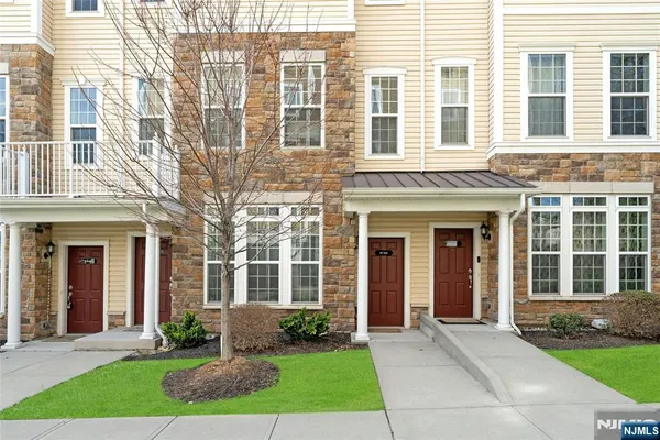 $449,000 | 10 Iris Lane, Unit 605, Garfield, NJ 07026