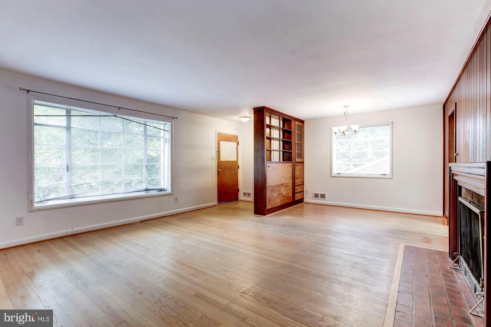 4625 Edgefield Road Bethesda, MD 20814 - Photo 2 of 27 Large living area