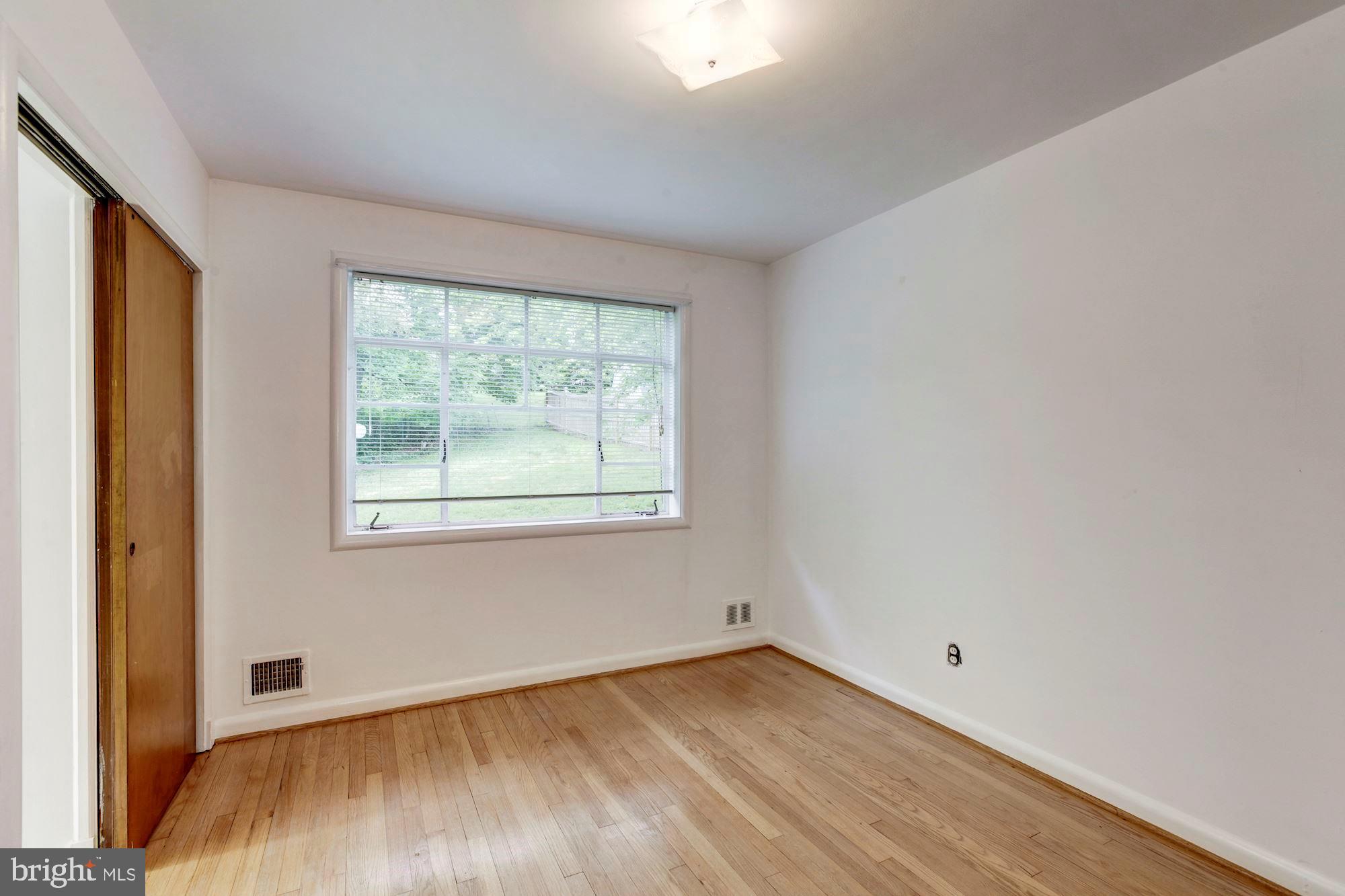 4625 Edgefield Road Bethesda, MD 20814 - Photo 12 of 27 Bedroom