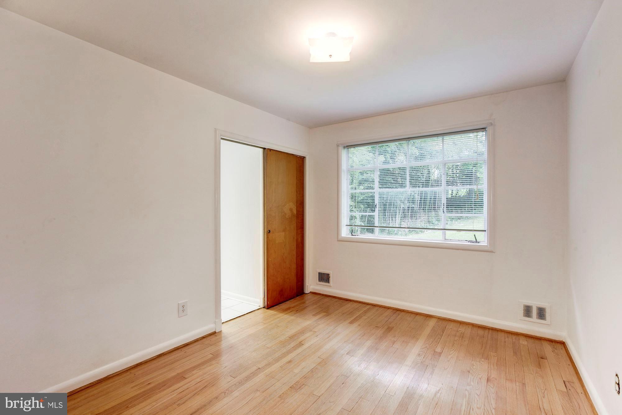 4625 Edgefield Road Bethesda, MD 20814 - Photo 13 of 27 Bedroom