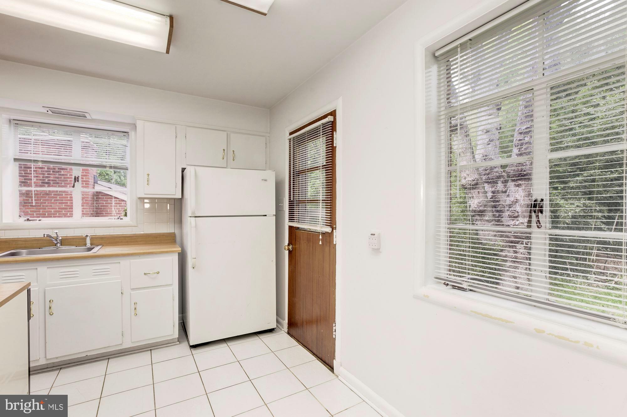 4625 Edgefield Road Bethesda, MD 20814 - Photo 9 of 27 Kitchen opens to back yard, too