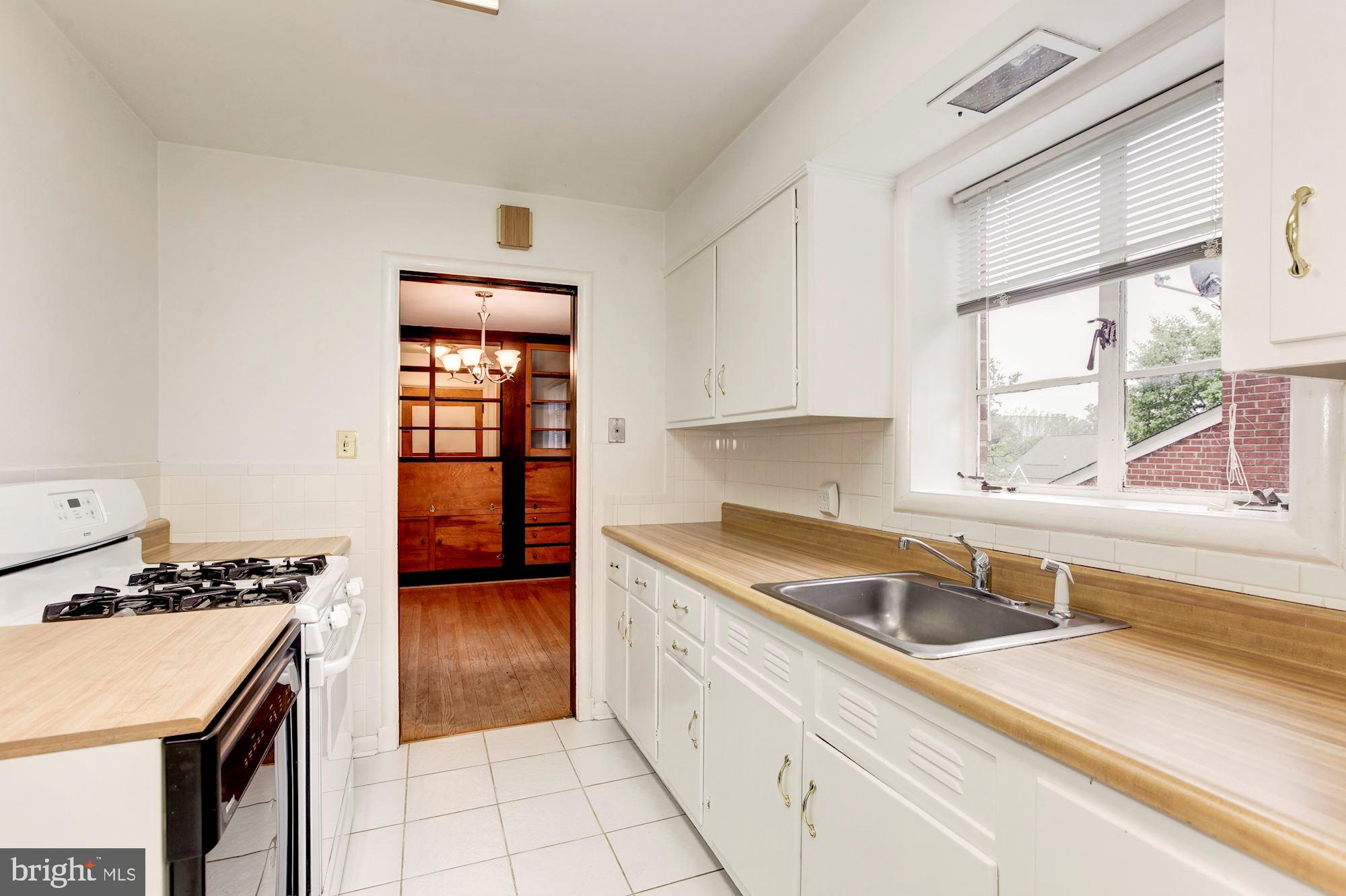 4625 Edgefield Road Bethesda, MD 20814 - Photo 10 of 27 Kitchen