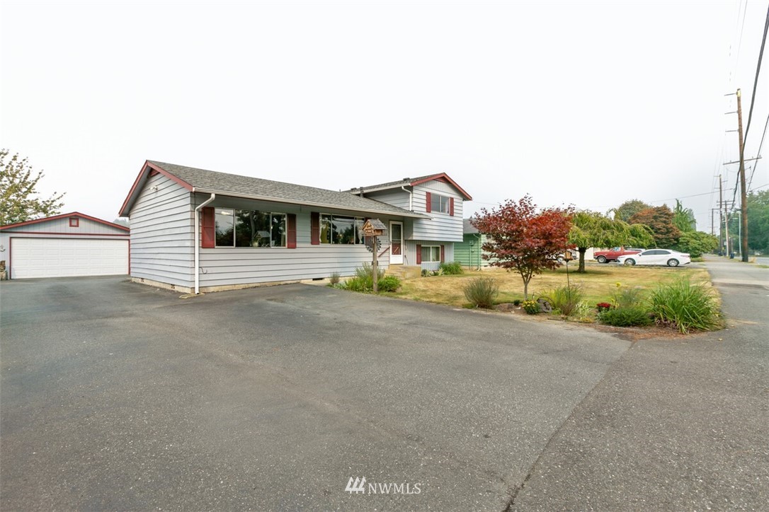 902 McGarigle Road Sedro-Woolley, WA 98284 - Photo 3 of 28 Gallery Image 3