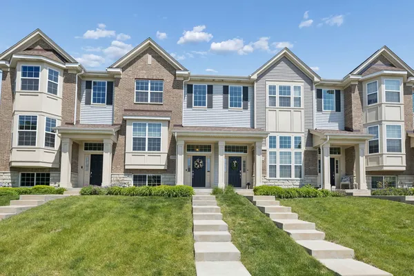 $440,000 | 2993 Henley Lane, Naperville, IL 60540