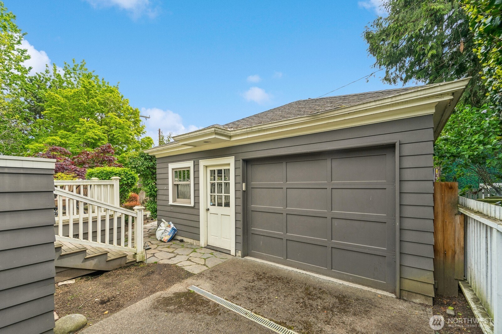 2137 East Hamlin Street Seattle, WA 98112 - Photo 14 of 15