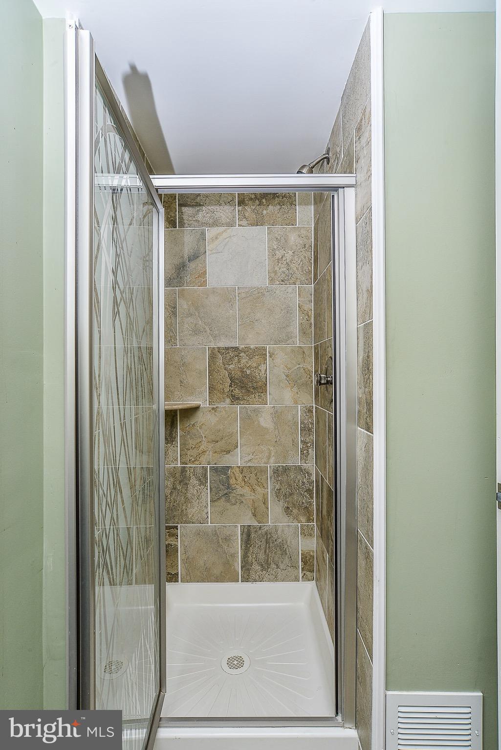 310 Cabin Road Southeast Vienna, VA 22180 - Photo 12 of 27 Bath