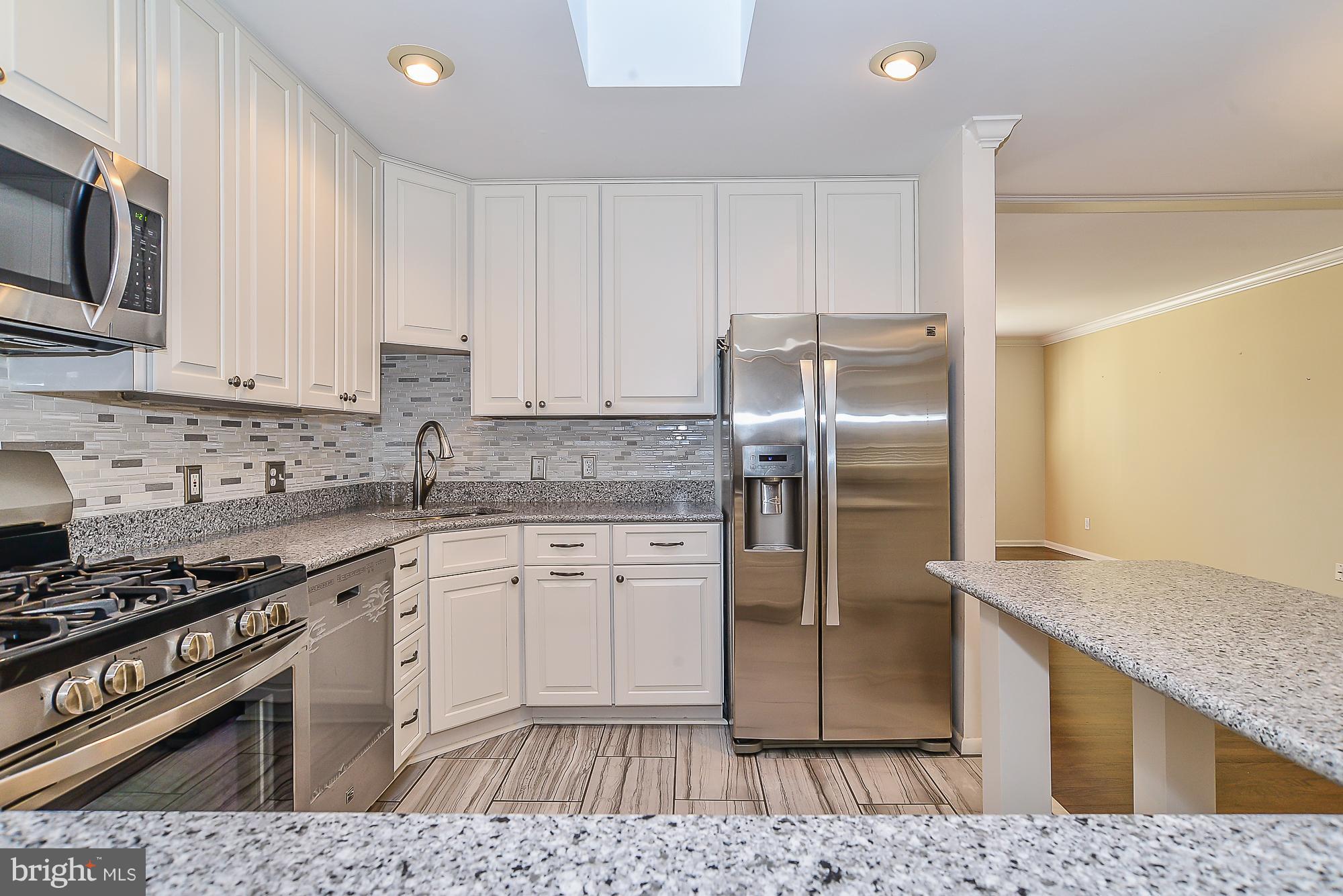 310 Cabin Road Southeast Vienna, VA 22180 - Photo 5 of 27 Kitchen
