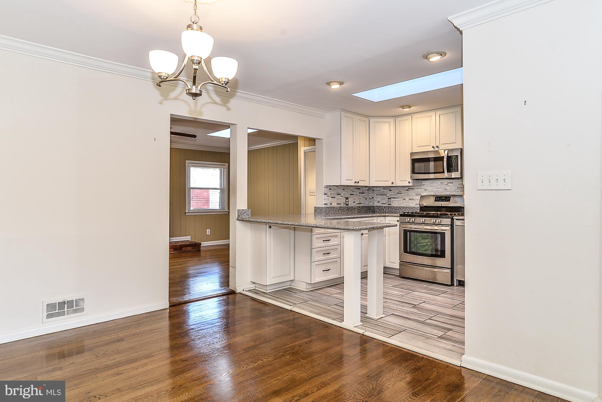 310 Cabin Road Southeast Vienna, VA 22180 - Photo 6 of 27 Kitchen