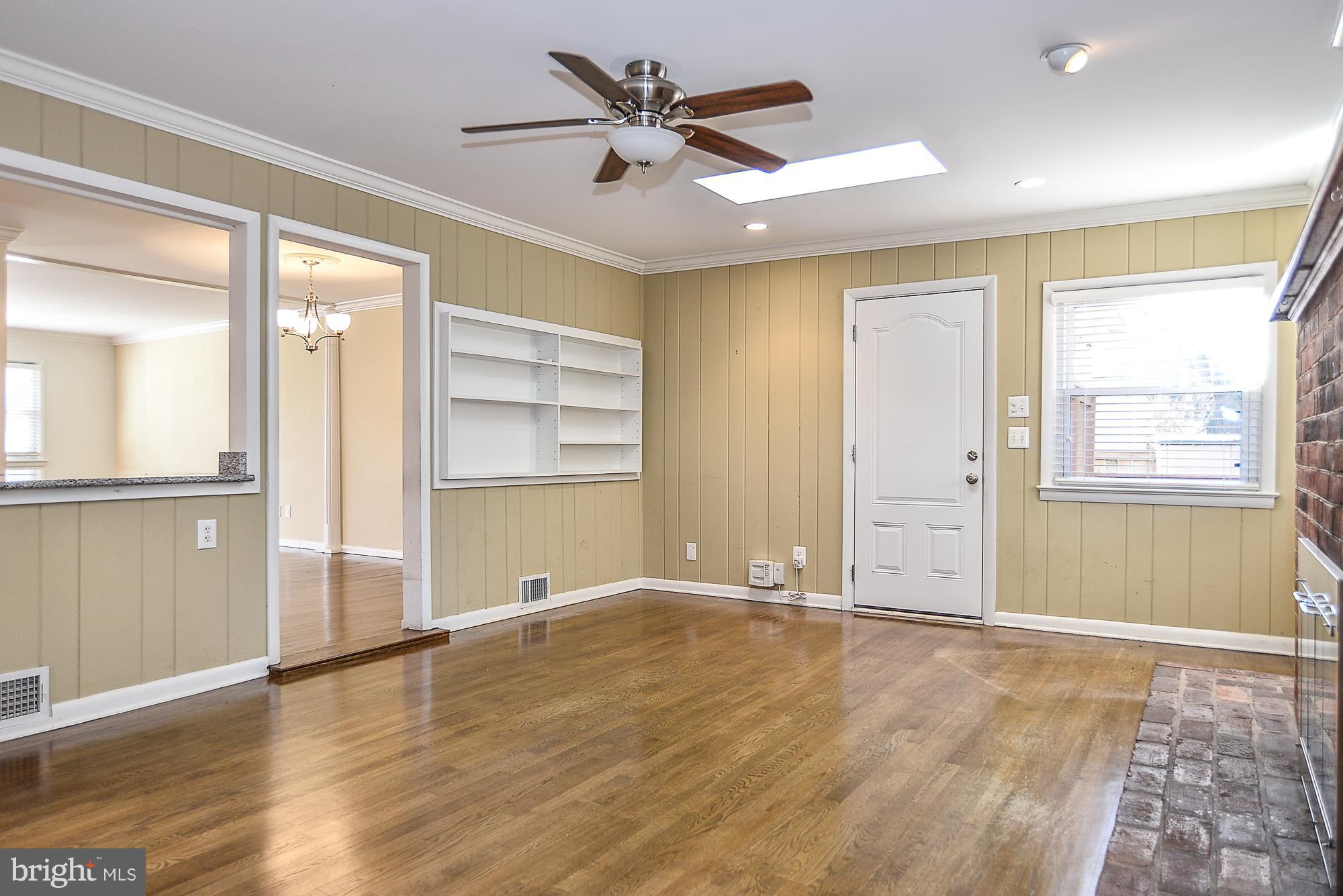 310 Cabin Road Southeast Vienna, VA 22180 - Photo 9 of 27 Family Room