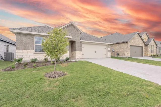 $2,400 | 647 Carters Grv Drive, Fate, TX 75087