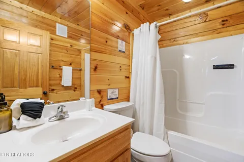 $945,000 | 1734 Summit View Way, Pigeon Forge, TN 37862