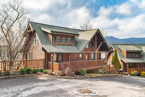 $945,000 | 1734 Summit View Way, Pigeon Forge, TN 37862