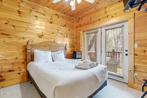 $945,000 | 1734 Summit View Way, Pigeon Forge, TN 37862