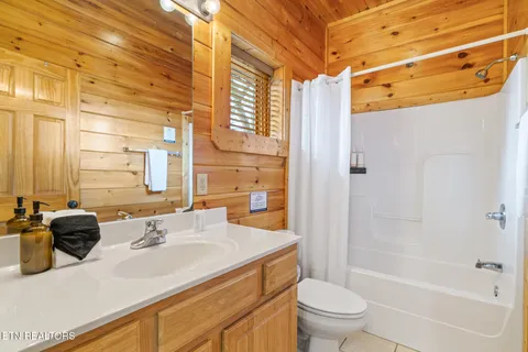 $945,000 | 1734 Summit View Way, Pigeon Forge, TN 37862