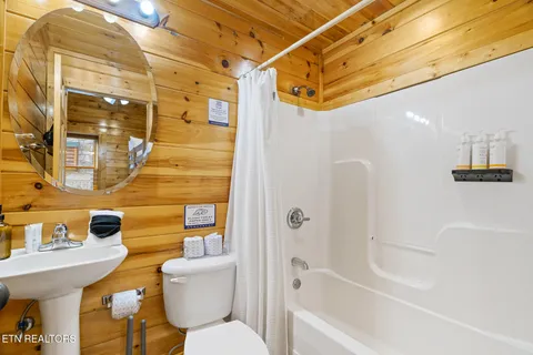 $945,000 | 1734 Summit View Way, Pigeon Forge, TN 37862