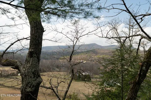 $945,000 | 1734 Summit View Way, Pigeon Forge, TN 37862