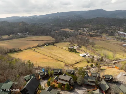 $945,000 | 1734 Summit View Way, Pigeon Forge, TN 37862