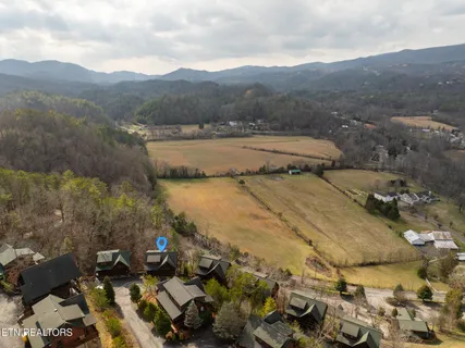 $945,000 | 1734 Summit View Way, Pigeon Forge, TN 37862