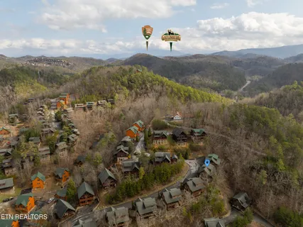 $945,000 | 1734 Summit View Way, Pigeon Forge, TN 37862