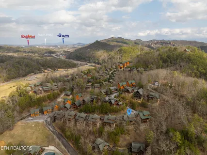 $945,000 | 1734 Summit View Way, Pigeon Forge, TN 37862