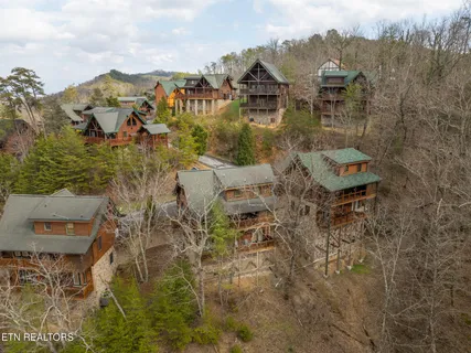 $945,000 | 1734 Summit View Way, Pigeon Forge, TN 37862