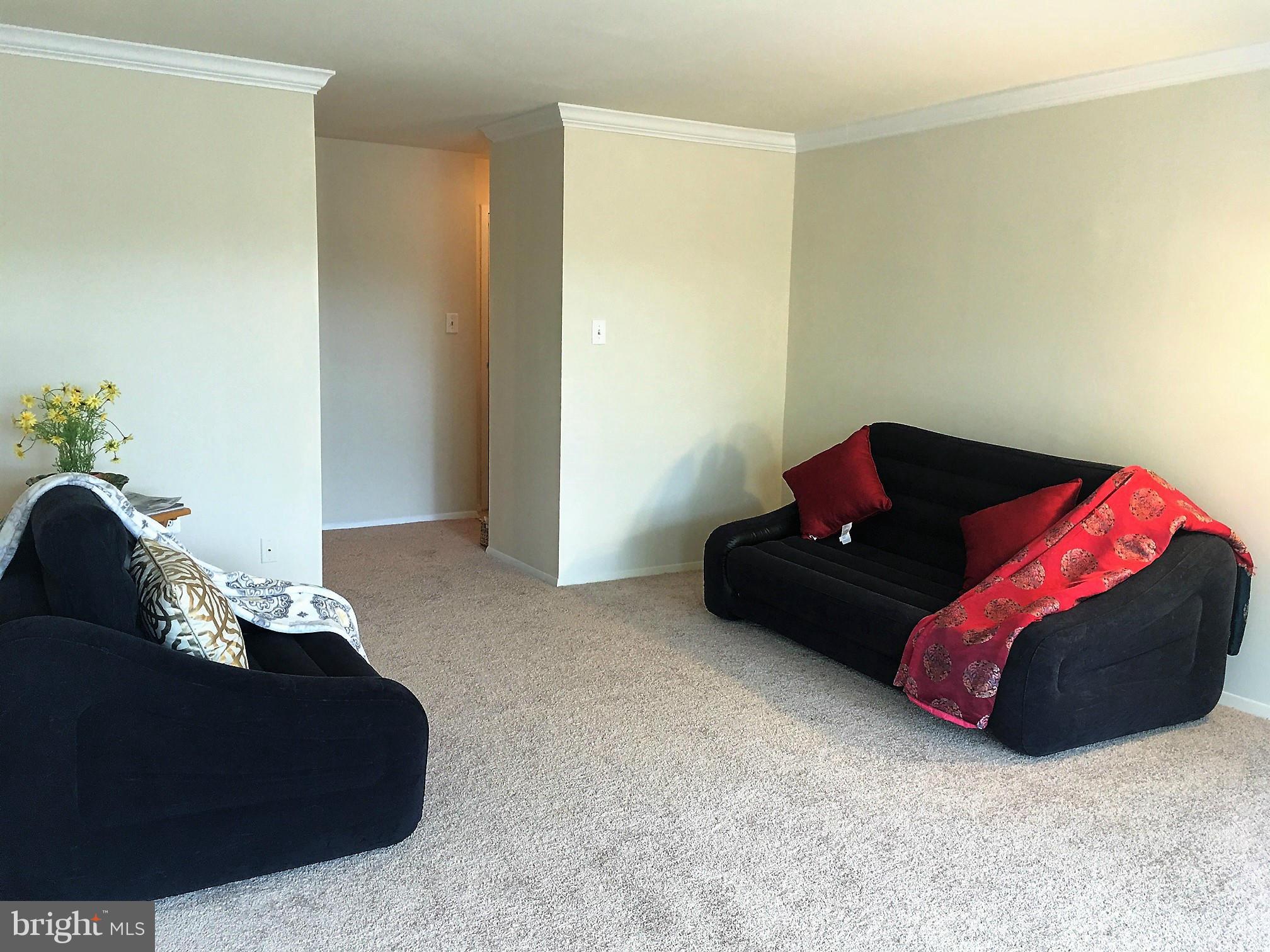 18736 Walkers Choice Road, Unit 4 Gaithersburg, MD 20886 - Photo 2 of 30 living room