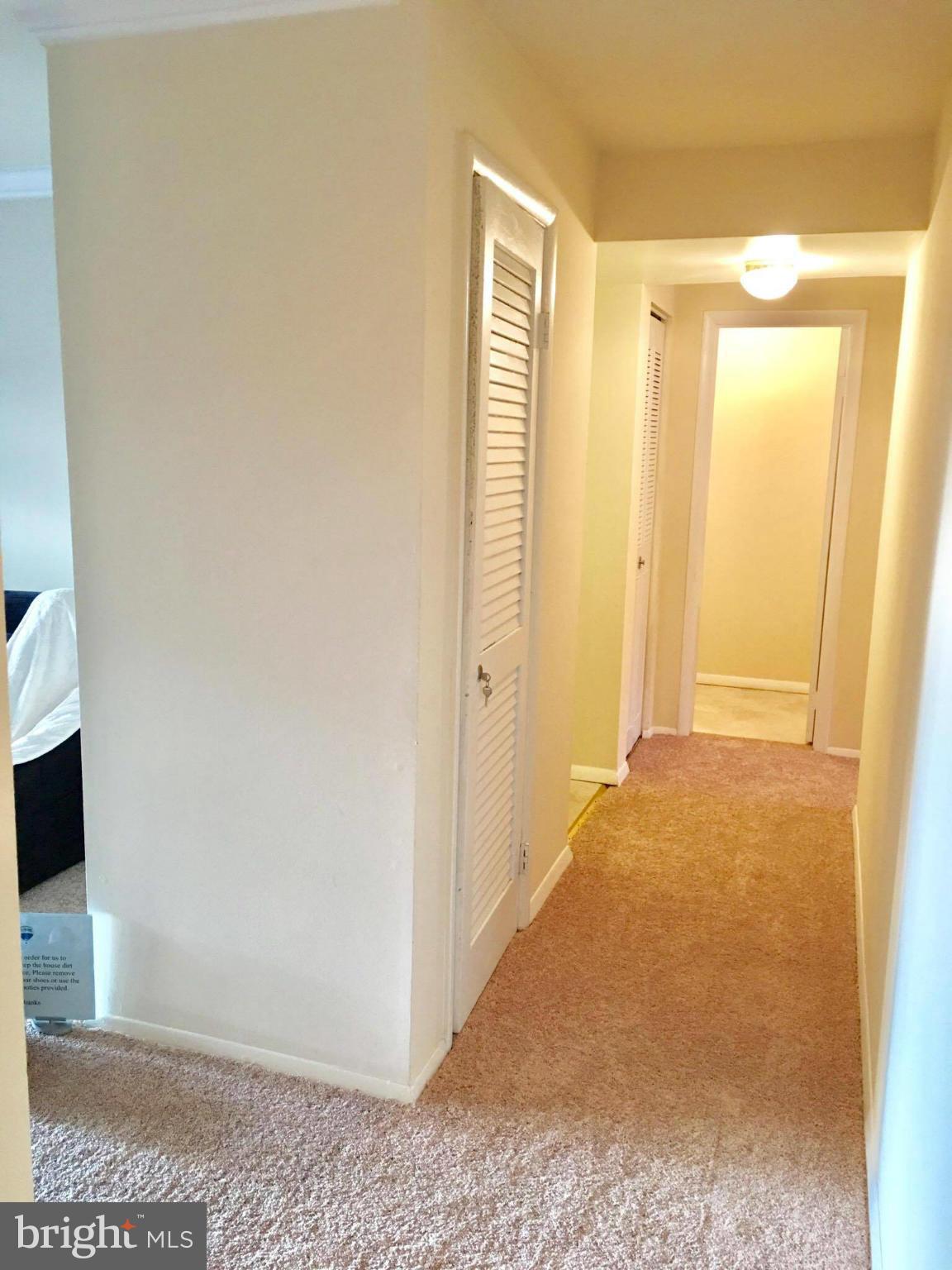 18736 Walkers Choice Road, Unit 4 Gaithersburg, MD 20886 - Photo 11 of 30 Hallway
