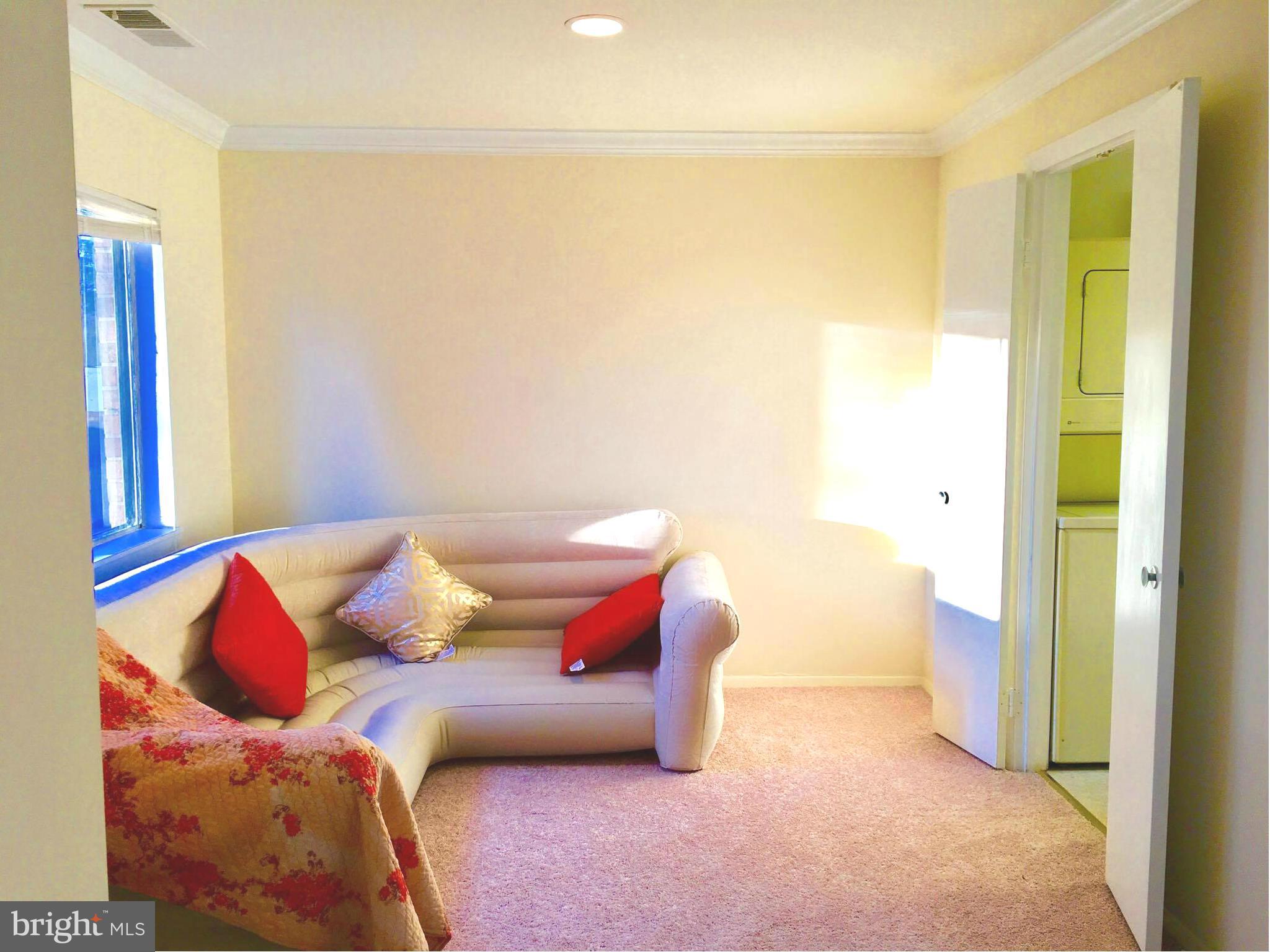 18736 Walkers Choice Road, Unit 4 Gaithersburg, MD 20886 - Photo 20 of 30 Family Room/dinig