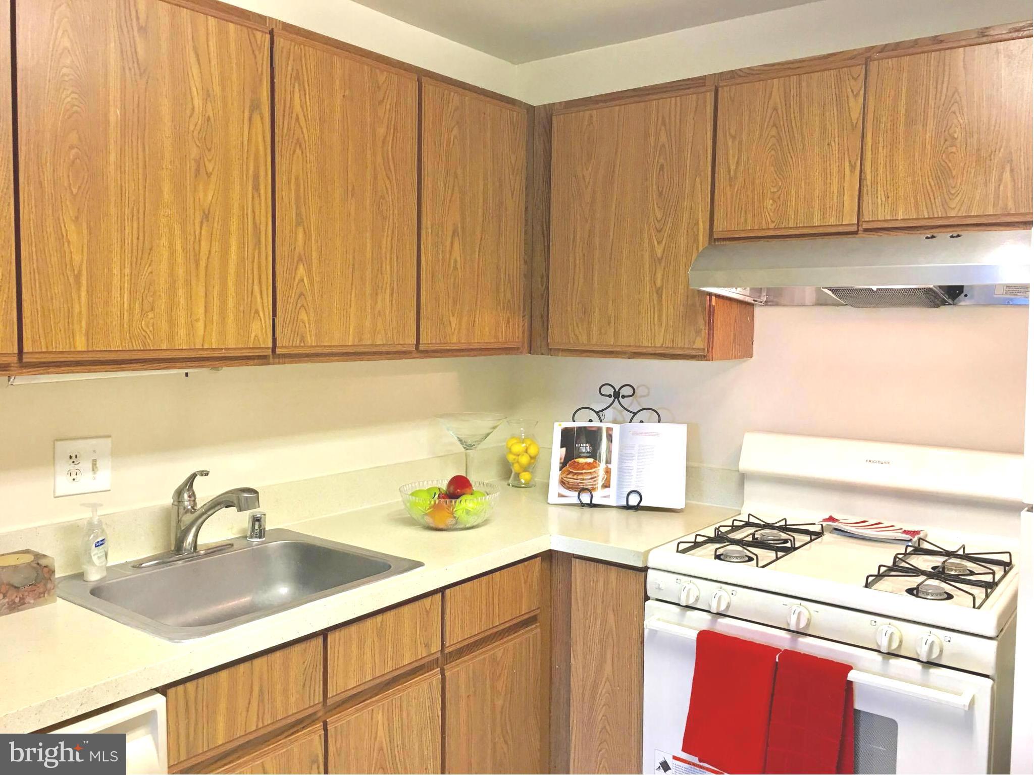 18736 Walkers Choice Road, Unit 4 Gaithersburg, MD 20886 - Photo 22 of 30 Kitchen