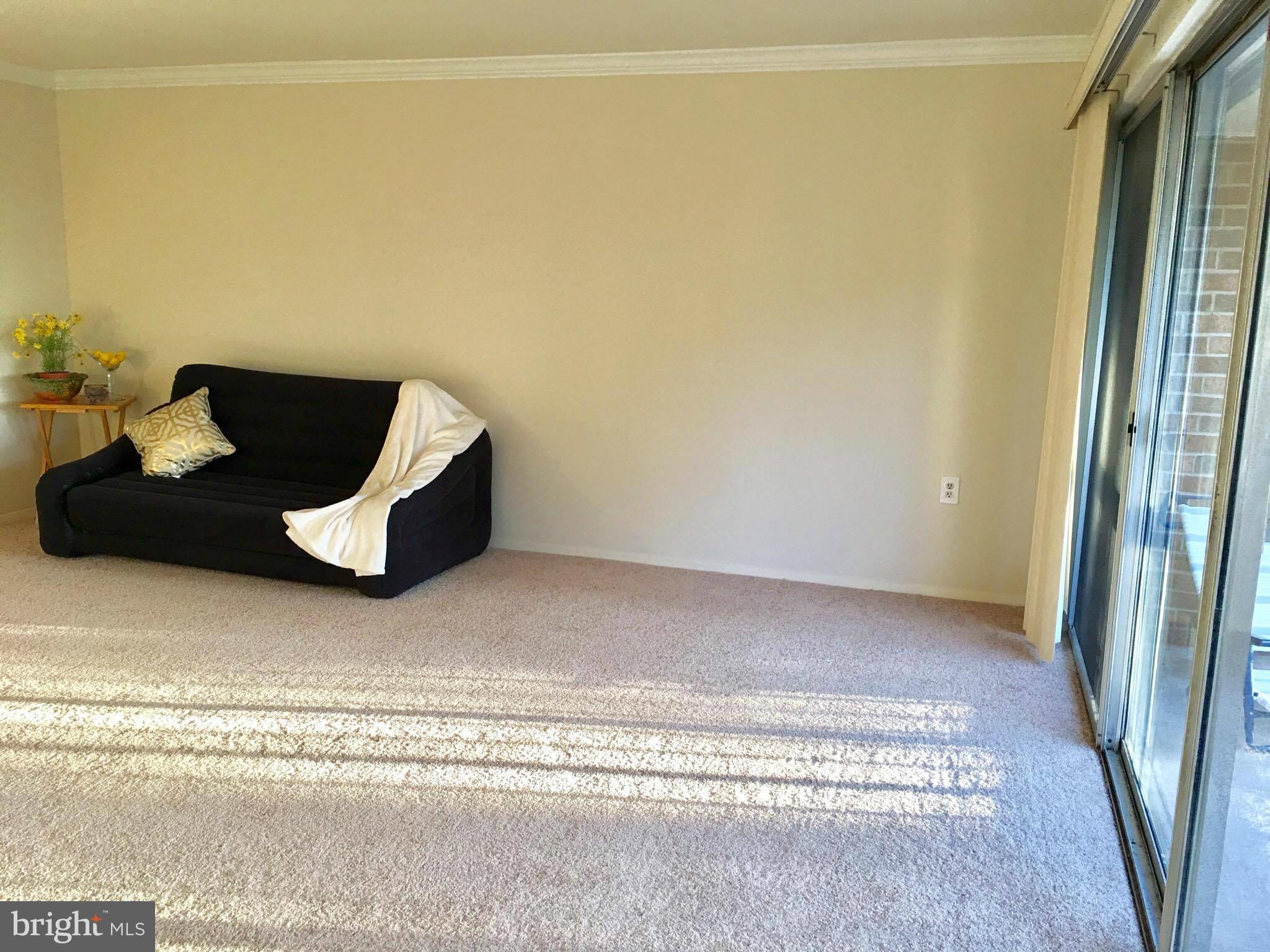 18736 Walkers Choice Road, Unit 4 Gaithersburg, MD 20886 - Photo 26 of 30 Living Room