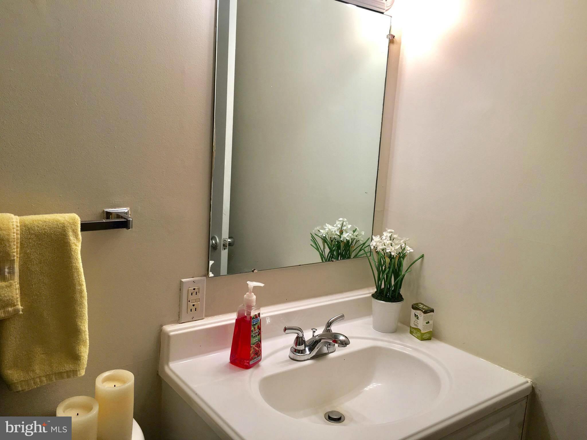 18736 Walkers Choice Road, Unit 4 Gaithersburg, MD 20886 - Photo 27 of 30 Bath2