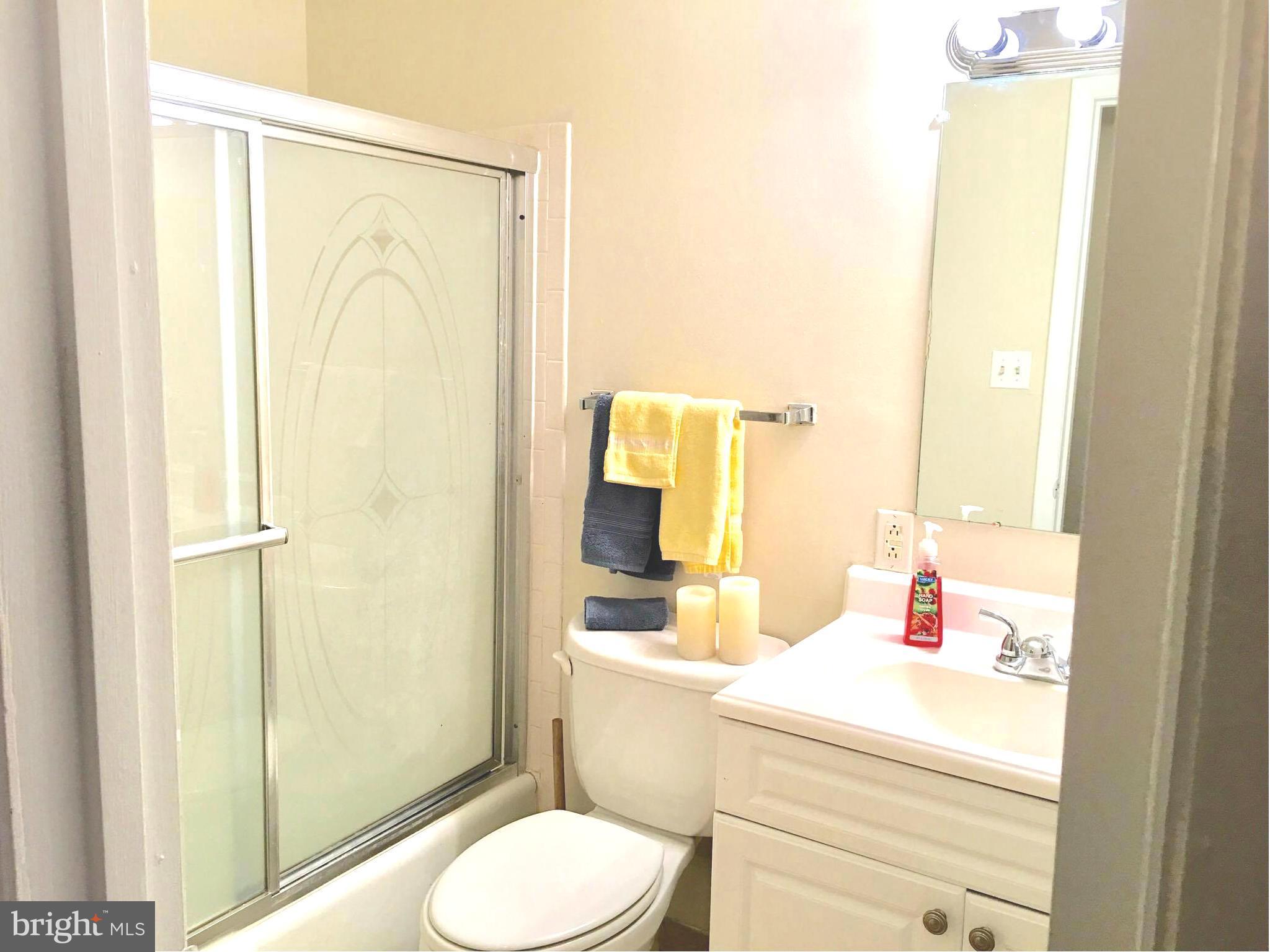 18736 Walkers Choice Road, Unit 4 Gaithersburg, MD 20886 - Photo 28 of 30 Bath2