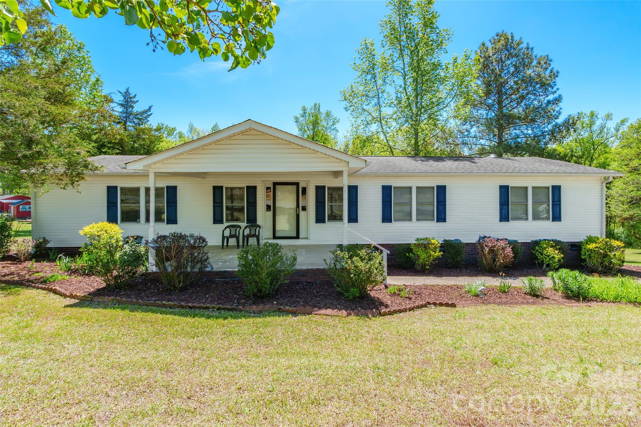 777 John Doster Road Pageland, SC 29728 - Photo 4 of 34 a front view of a house with a yard