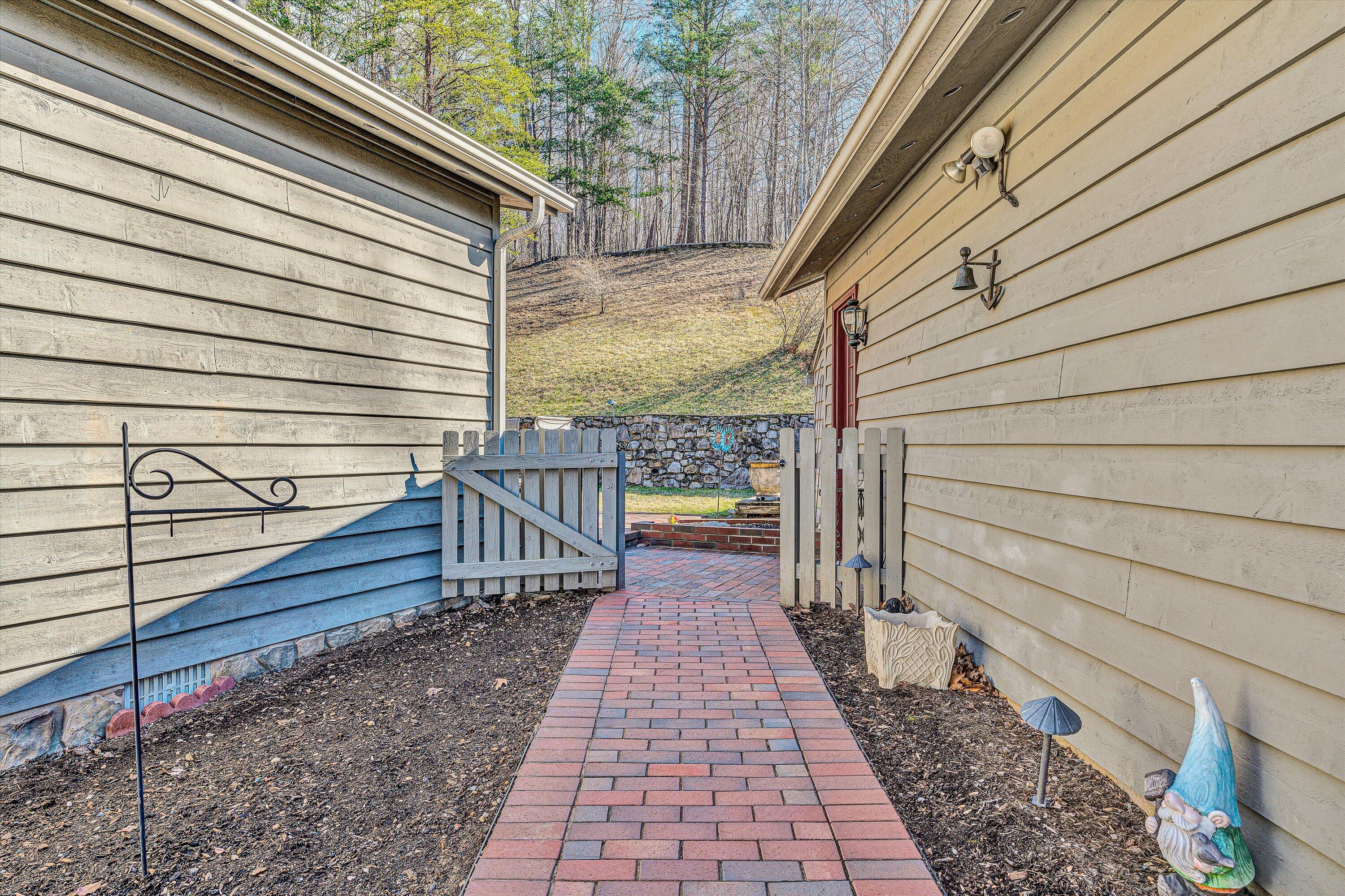 29 Serenity Lane Blue Ridge, VA 24064 - Photo 36 of 81 35-SGM-05904