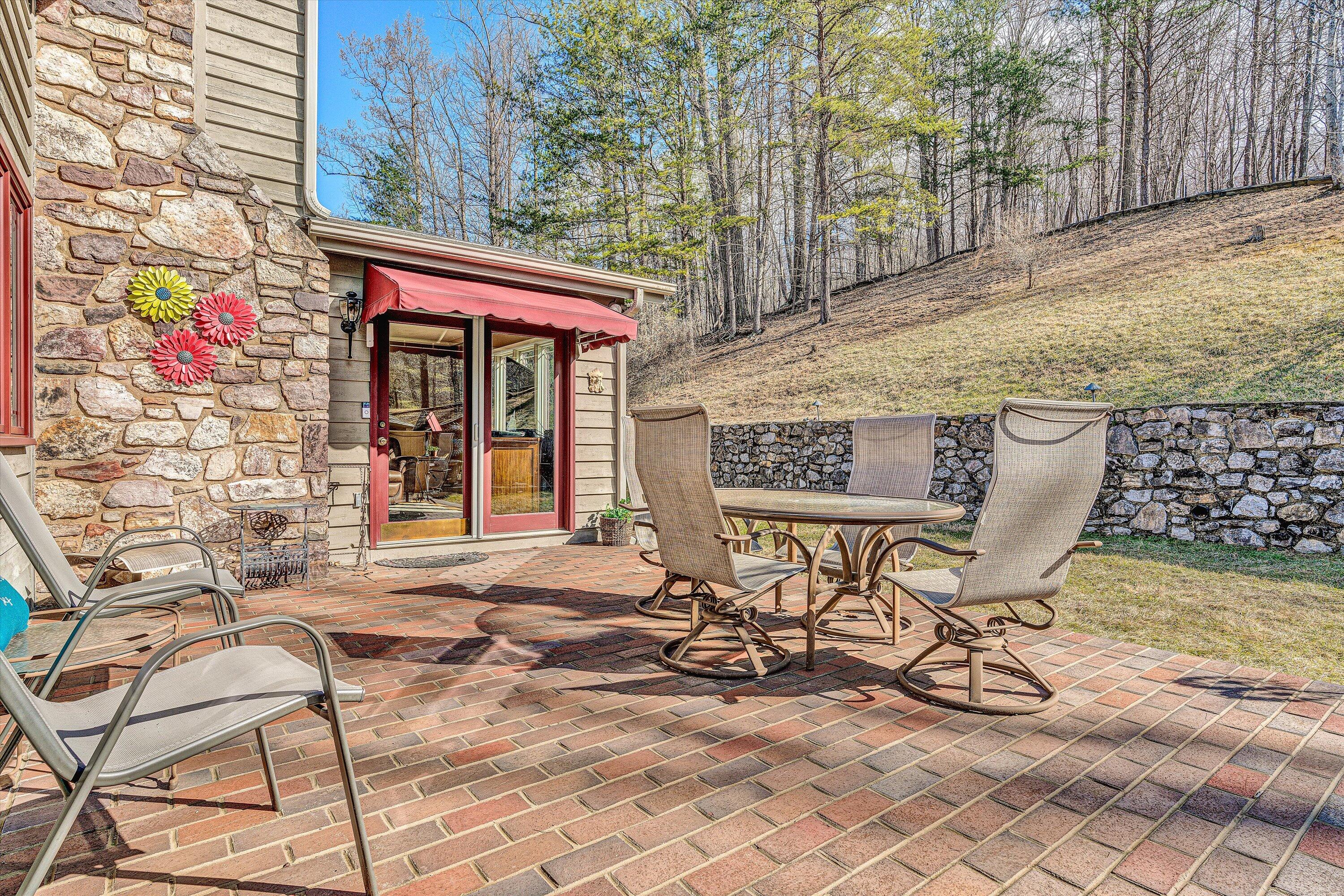29 Serenity Lane Blue Ridge, VA 24064 - Photo 38 of 81 a view of a chairs and table in the patio