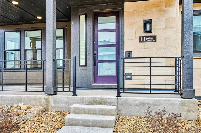 a view of entryway of a house