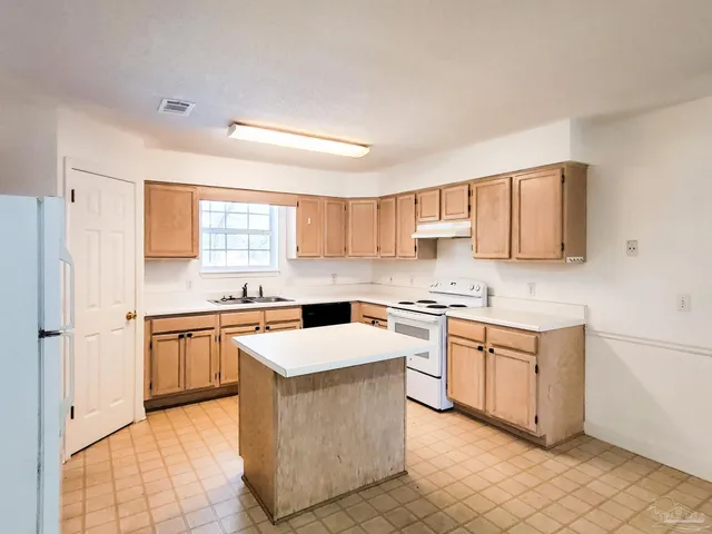 $2,200 | 412 Bay Oaks Drive, Pensacola, FL 32506