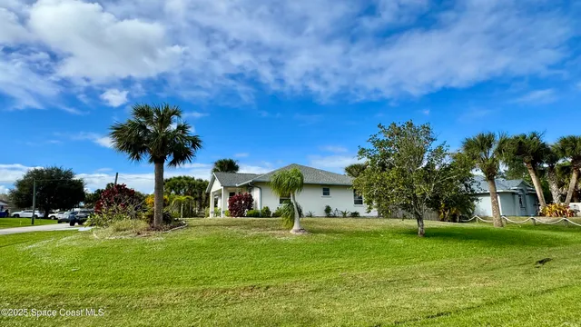 $349,900 | 175 Chaloupe Terrace, Sebastian, FL 32958